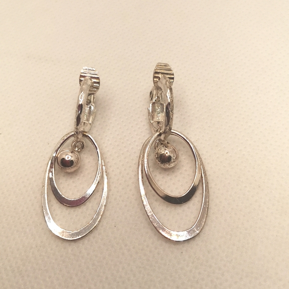 Vintage signed silver tone Monet clip-ons - Picture 2 of 4